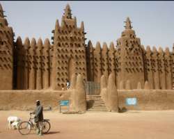 The architecture of the city including the Great Mosque which was made in 1907 is also admirable.